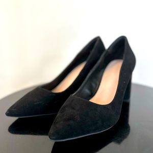 Kelly & Katie black faux suede 2.5 inch chunky heel Size 9 (0189)